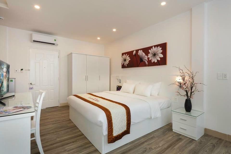 Can Ho Imperial Place Two Bedrooms Apartment Ho Chi Minh City